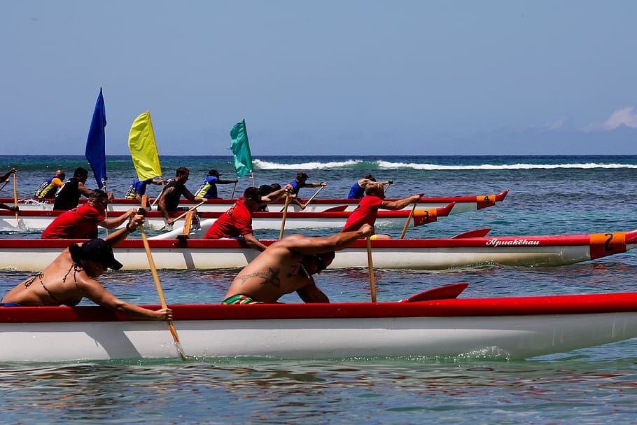 people riding boats, honolulu, hawaii, ocean, sea, water, men, women, racing, canoes