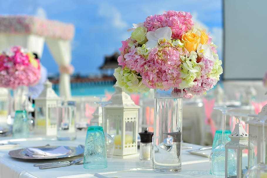 assorted-color flowers table decor, atoll, decor, decorations, destination, florist, flowers, hotel, island, lights