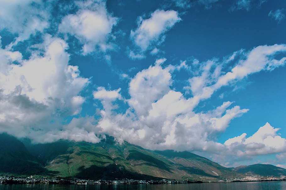 Montanha, Branco, Nuvem branca, Céu azul, lago erhai, na província de yunnan, nuvem - céu, céu, ninguém, dia