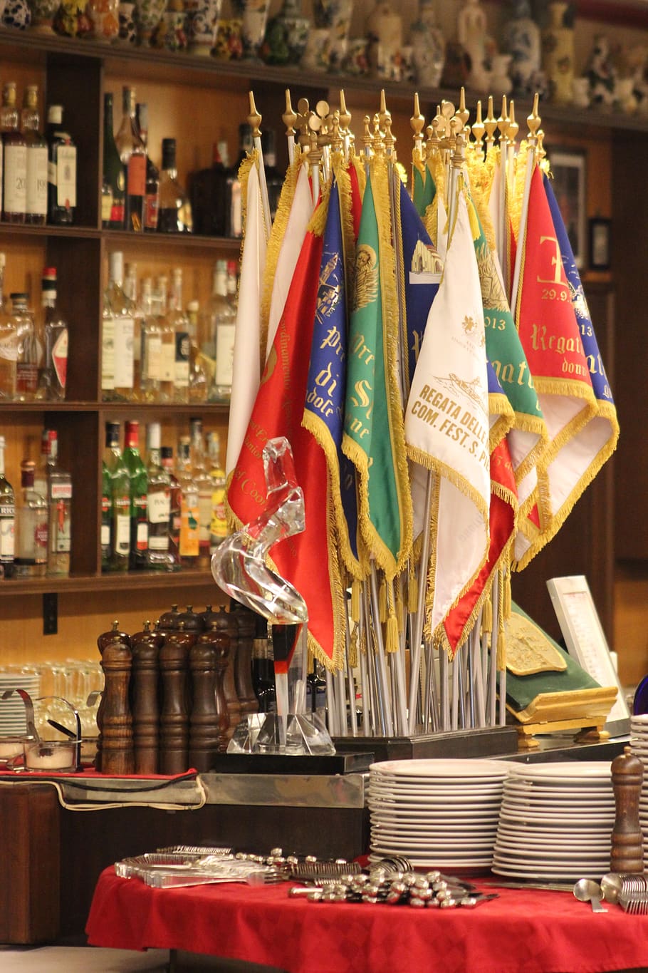 restaurant, flags, plates, cutlery, italian, venice, bar, vintage, bottles, alcohol