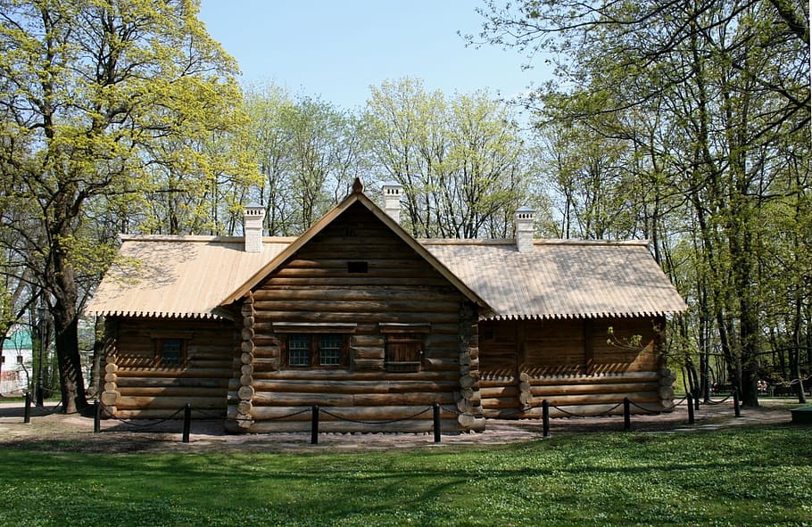 Log Cabin, Wood, Hut, Brown, wood cabin, historic, tzar's dwelling, slanted roof, simplistic, green grass