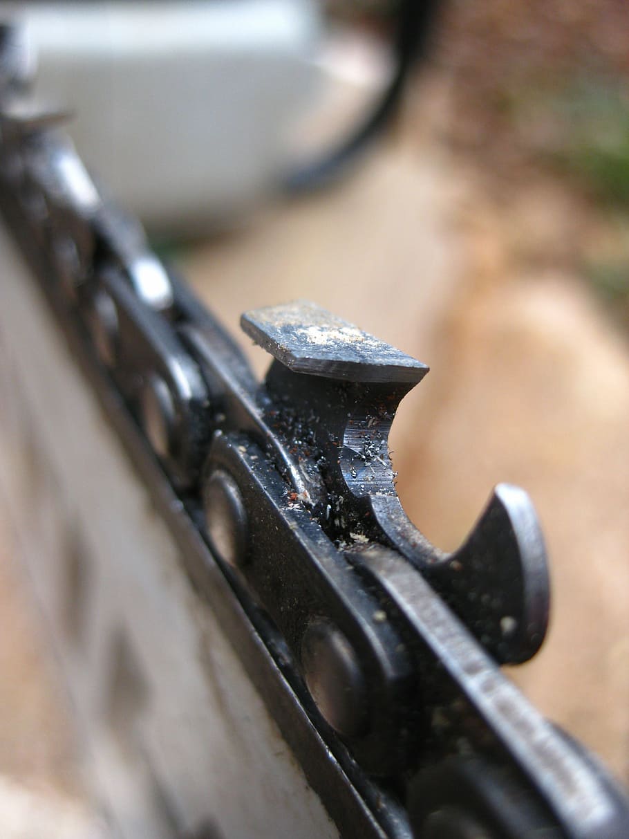 chainsaw, chainring, sharp, dangerous, work, metal, selective focus, close-up, high angle view, work tool