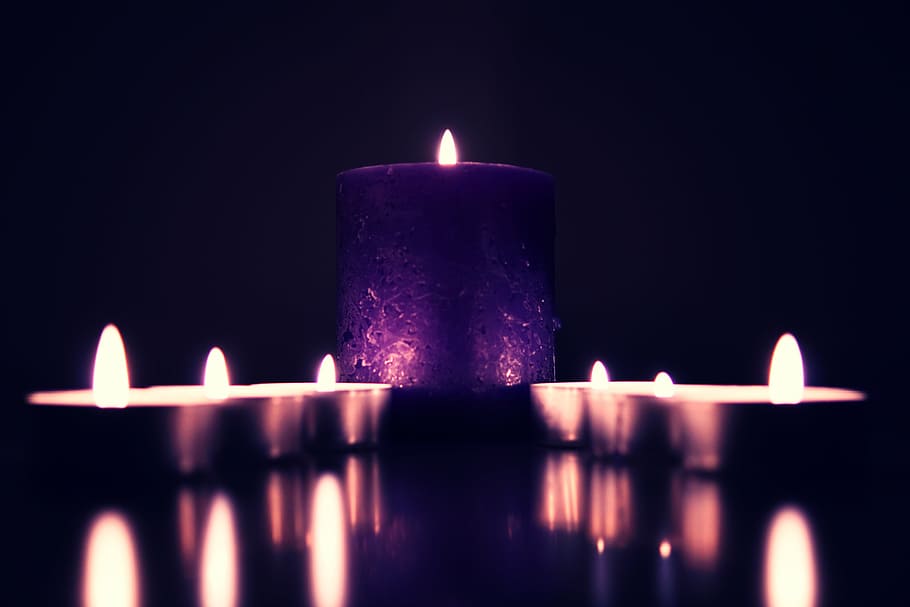 púrpura, vela, negro, escritorio, oscuro, ligero, fuego, noche, difuminar, llama
