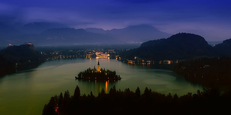 aéreo, foto, ilha, período noturno, lago sangrado, Eslovênia, viagem, turismo, montanhas, cidade