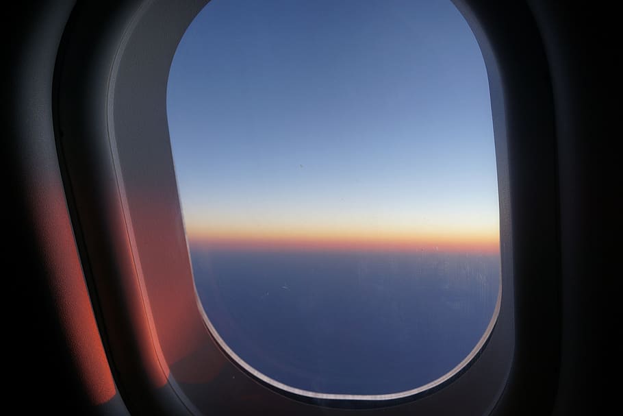 foto siluet, jendela pesawat, kursi jendela, matahari terbit di langit, fajar, pesawat, penerbangan, perjalanan, selamat pagi, pesawat terbang