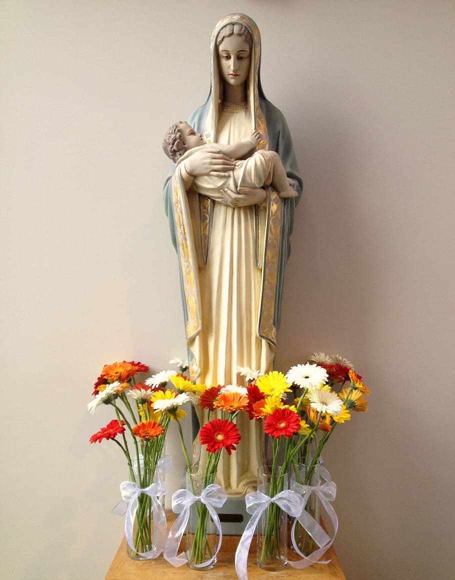 mother mary statuette, table, Virgin, Madonna, Statue, st mary, mother, catholic, church, flowers