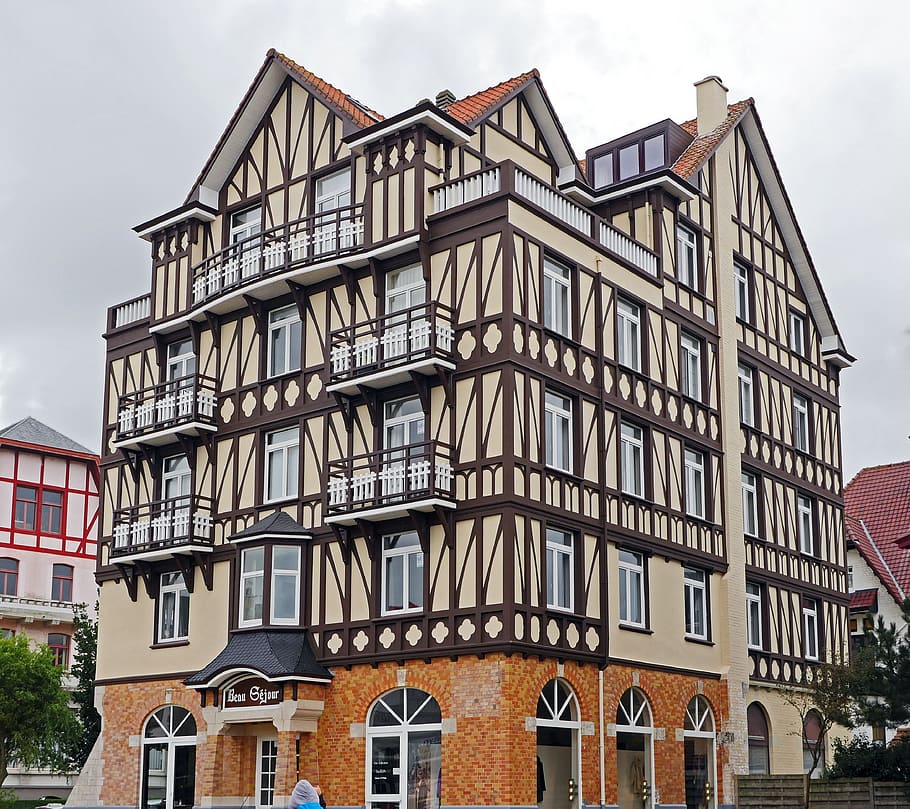 fachwerkhaus, de varios pisos, históricamente, mantenido, aguilón, balcones, subir localmente, edificio, ornamentado, de haan