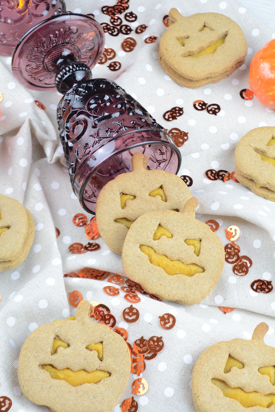 halloween candy, halloween, halloween biscuits, pumpkin spice cake cookies, pumpkin cookies, pumpkin, food, food and drink, sweet food, freshness
