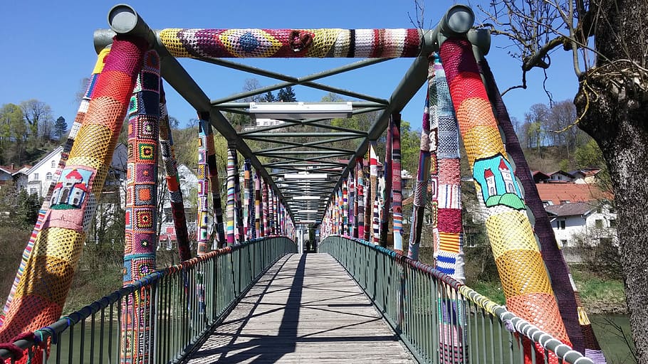 Trostberg, Chiemgau, Alz, alzbrücke, obras de arte, crochet, knit, bürgerinitiative, multicolores, puente - estructura hecha por el hombre