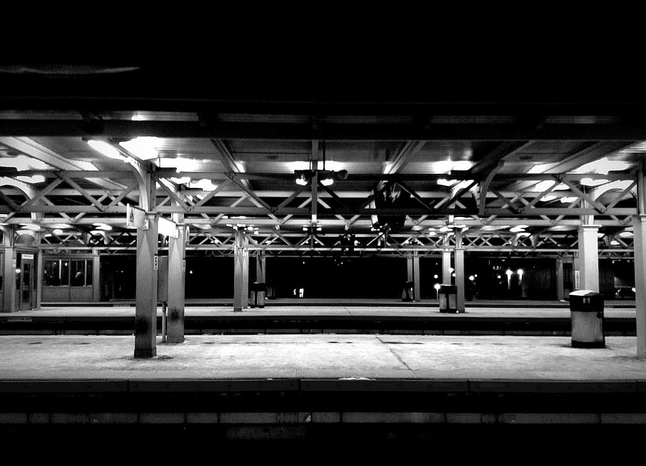 estación de autobuses, transporte, urbano, blanco y negro, noche, oscuro, iluminado, arquitectura, transporte ferroviario, interiores
