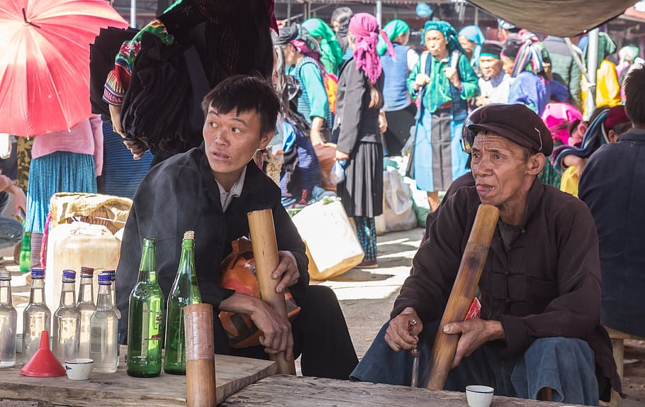 hombres, locales, alcohol, fumar, vietnam, dong van, el mercado, bazar, personas reales, mercado
