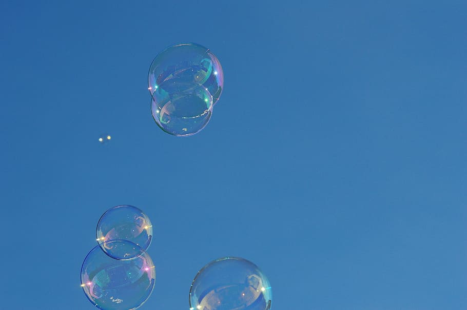 Bolhas de sabão, Colorido, Bolas, água com sabão, faça bolhas de sabão, flutuar, espelhamento, transparente, bolha, fundo azul
