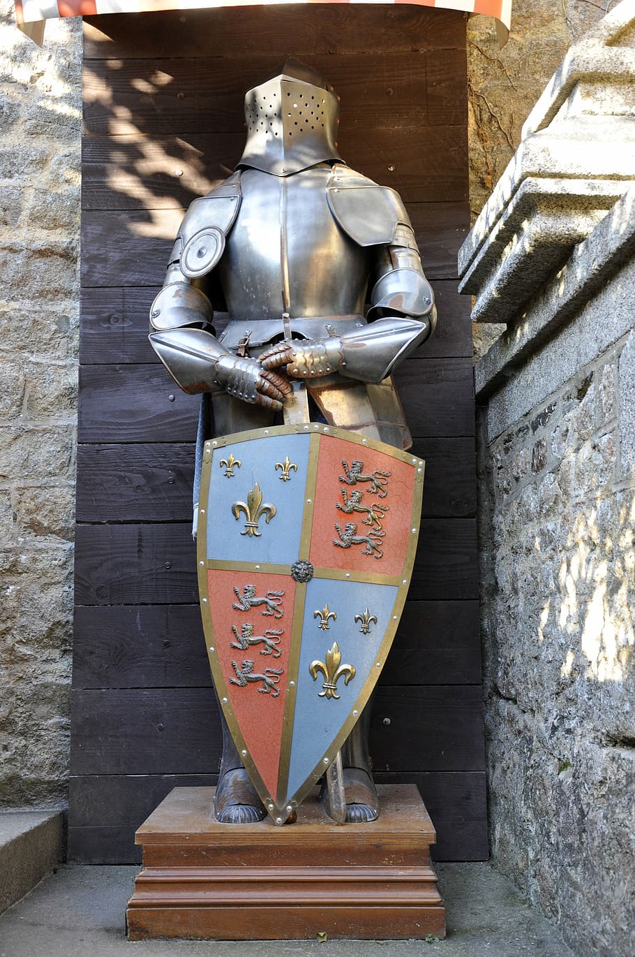 knight statue, shield, Knight, Statue, armor, metal, public domain, knight - Person, medieval, sword