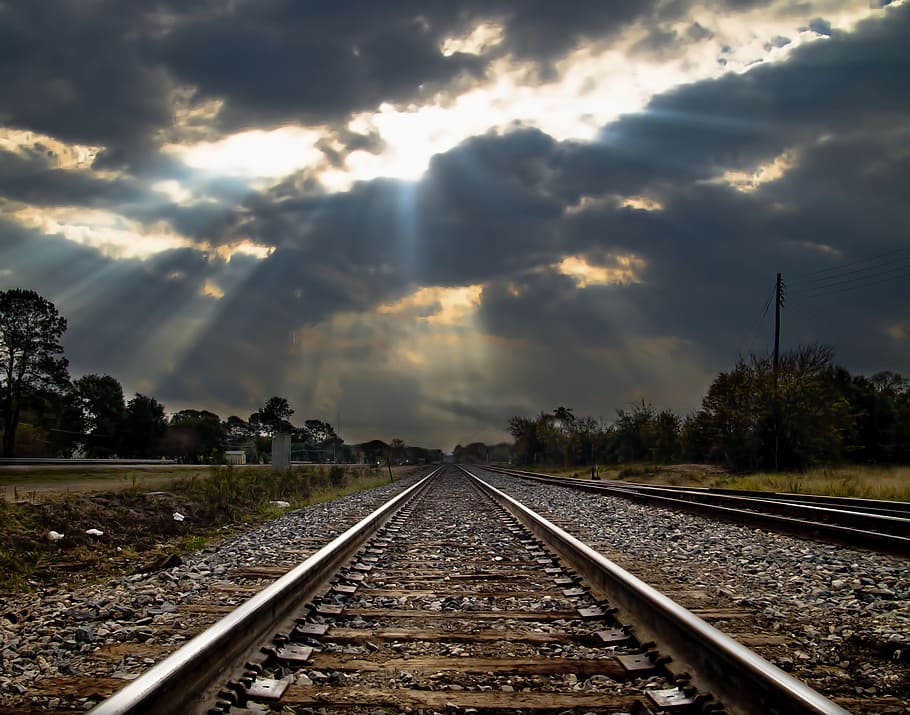 foto, rel kereta api, latar belakang sinar krepuskular, jalan kereta api, rel, trek, kereta api, perspektif, cara, perjalanan