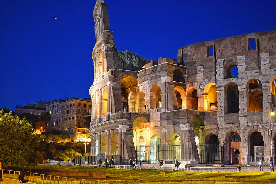 coliseo, roma en la noche, ciudad en la noche, italia, gladiador, arquitectura, antigua, romana, europa, edificio antiguo