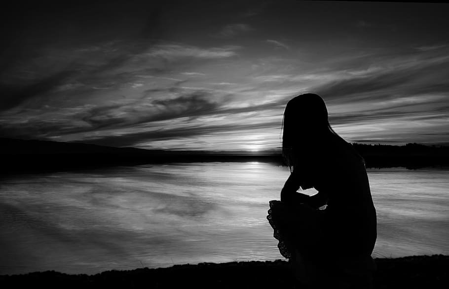 silhouette, woman, sitting, water, sunset, scenery, sea, beach, dawn, black and white