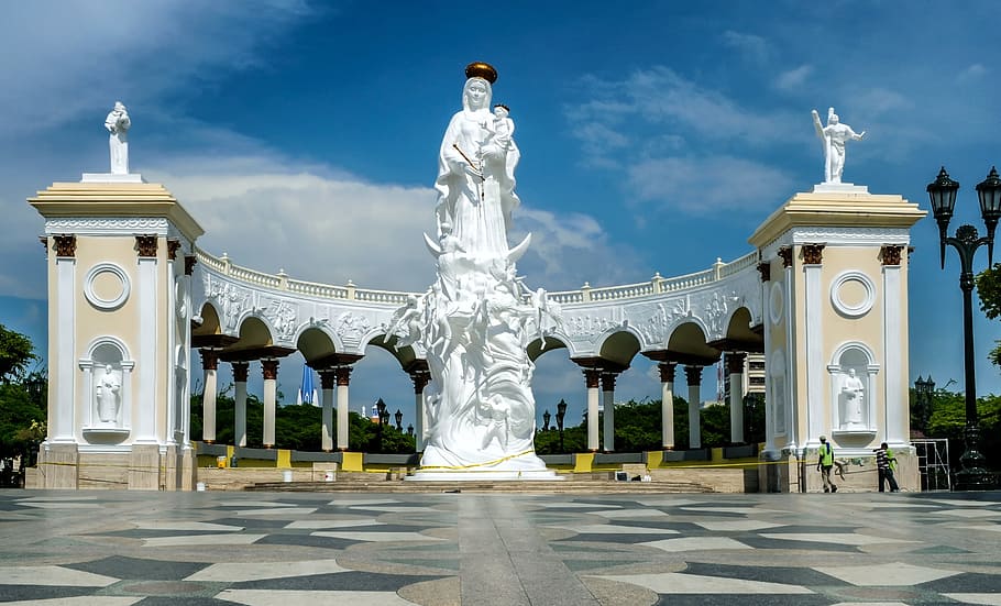 woman, carrying, child statue, monument to the virgin, maracaibo, venezuela, religion, faith, statue, sculpture