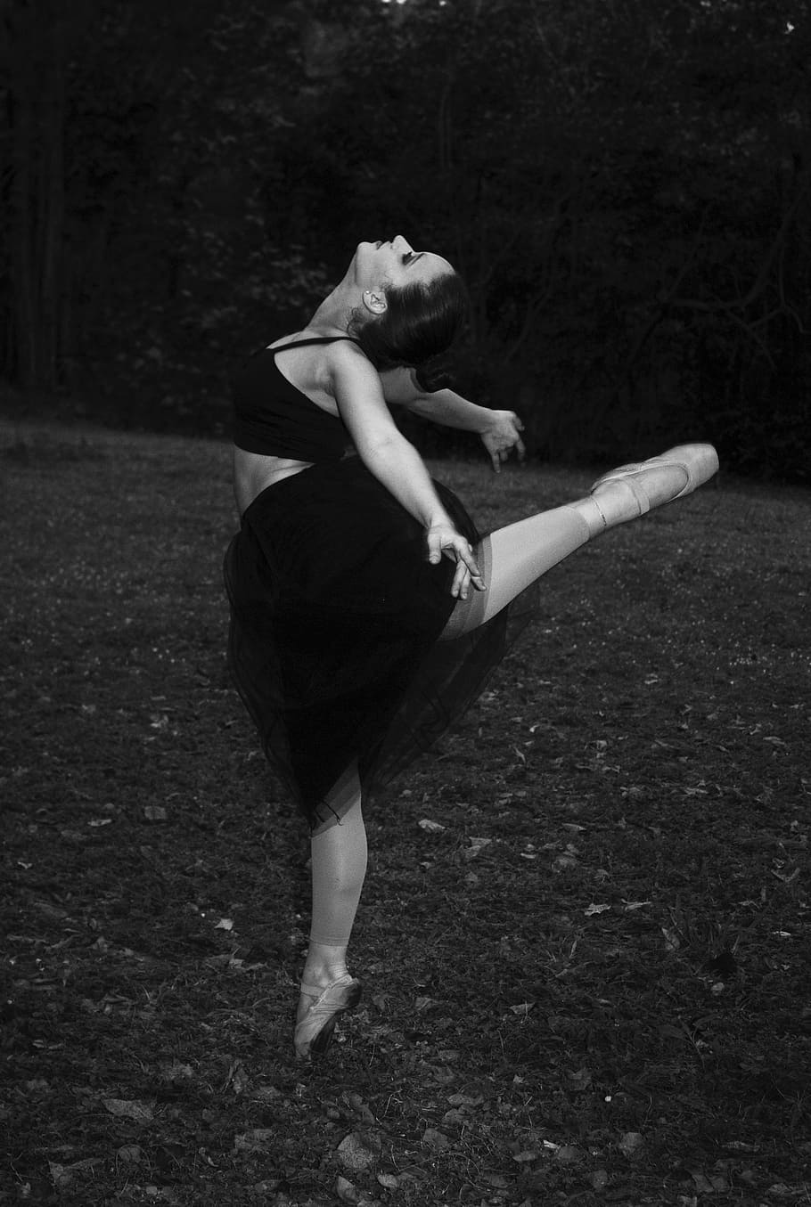 grayscale photography, woman dancing ballet, ballerina, woman, ballet dancer, pointe shoes, art, dance, outdoors, black And White