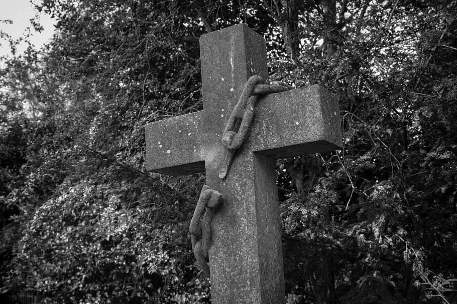 grayscale photography, cross, chain, graves, graveyard, cemetery, spooky, tombstone, creepy, halloween