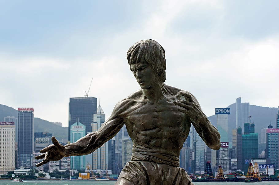estátua de bruce lee, bruce lee, hong kong, porto de hong kong victoria, skyline de hong kong, ásia, china, viagem, construção, arquitetura