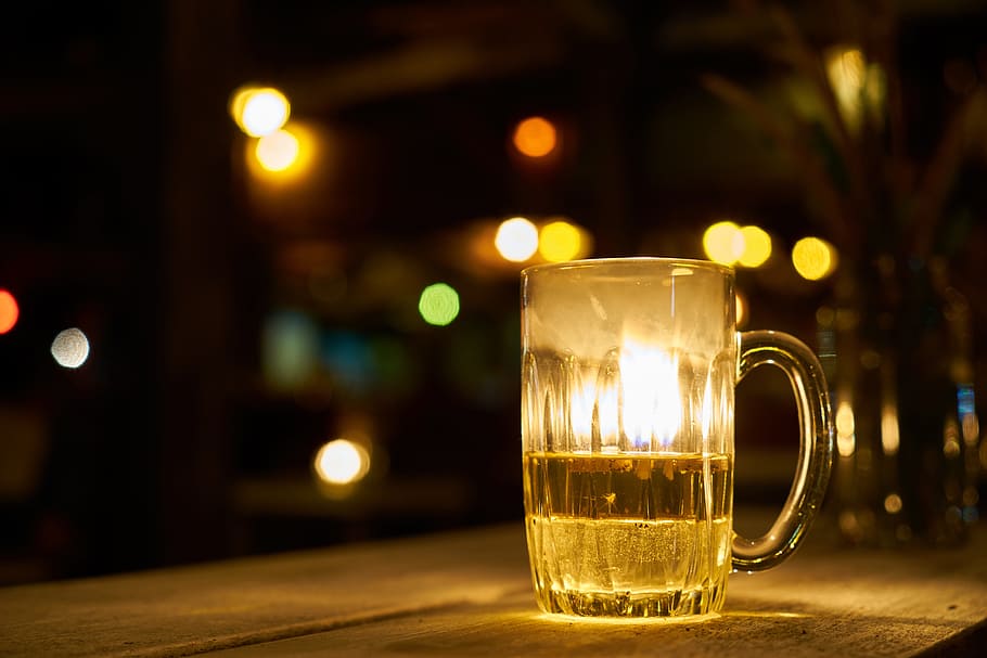 clear glass mug, beer, entertainment, kitchen, yellow, food, sparkling, acidic, background, nobody