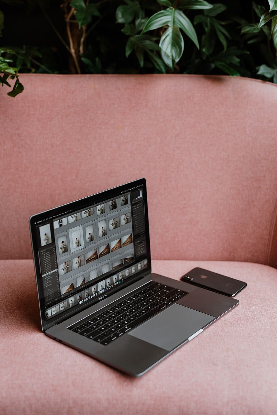 Laptop, sofa merah muda, telepon genggam, telepon, macbook pro, MacBook Pro 15, iphone x, seluler, teknologi, komputer