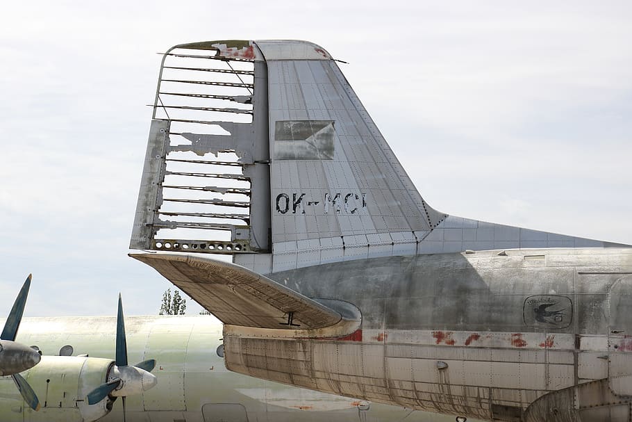 avia, av-14 32a, checo, aerolíneas, aviones, abandonado, timón, estabilizador, conectado a tierra, inservible