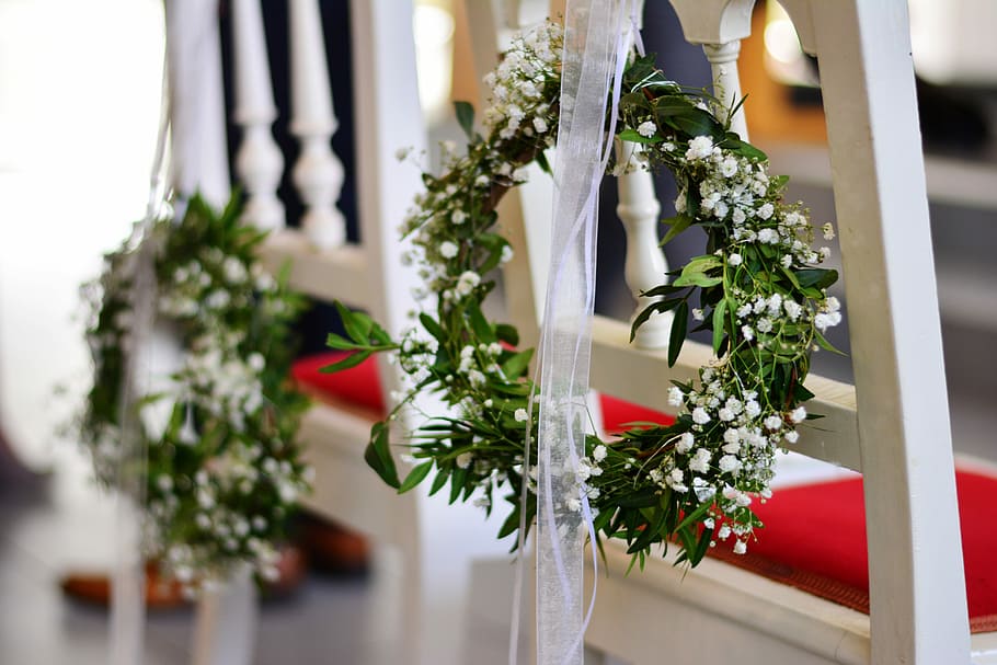 white, baby-breath, wreath, hung, chair, blossoming wreath, loop, ornament, flower, bouquet