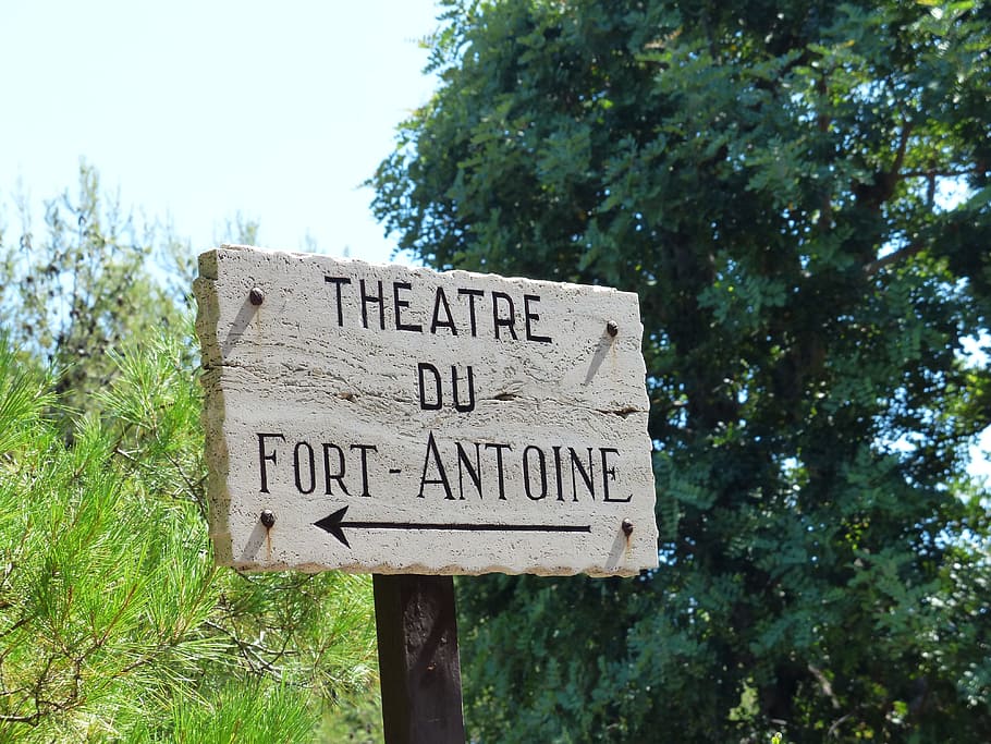 shield, directory, signposts, direction, next, marking, monaco, theatre you continue antoine, fort antoine, text