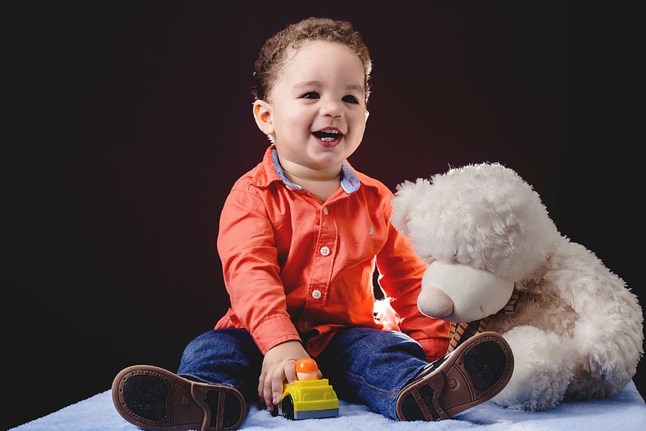 child, sitting, bear, plush, toy, bebe, apludiendo, alegre, small, smile