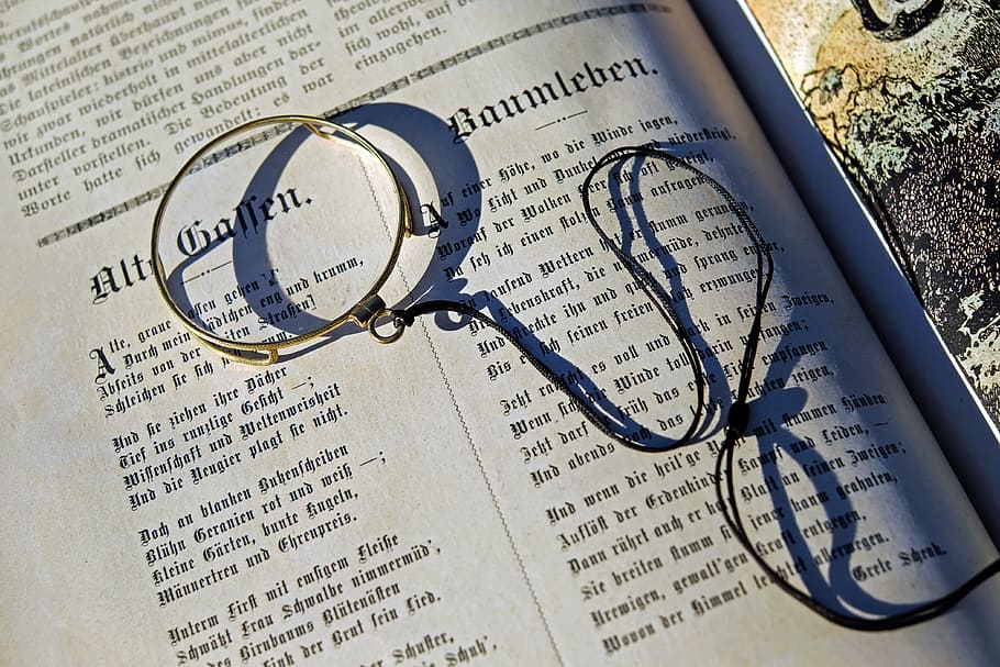 gold-colored pendant, monocle, nostalgic, sehhilfe, glass, larger view, reading aid, text, eyeglasses, magnifying glass