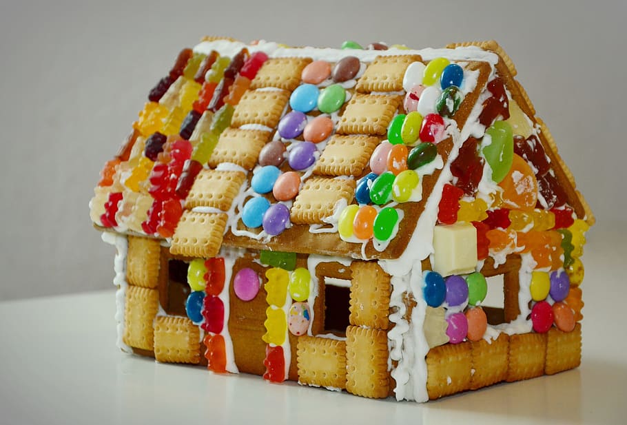 casa de galletas, decoración de dulces de colores variados, casa de pan de jengibre, knusperhaus, delicadeza, decoración navideña, mordisco, dulce, tiempo de navidad, pan de jengibre