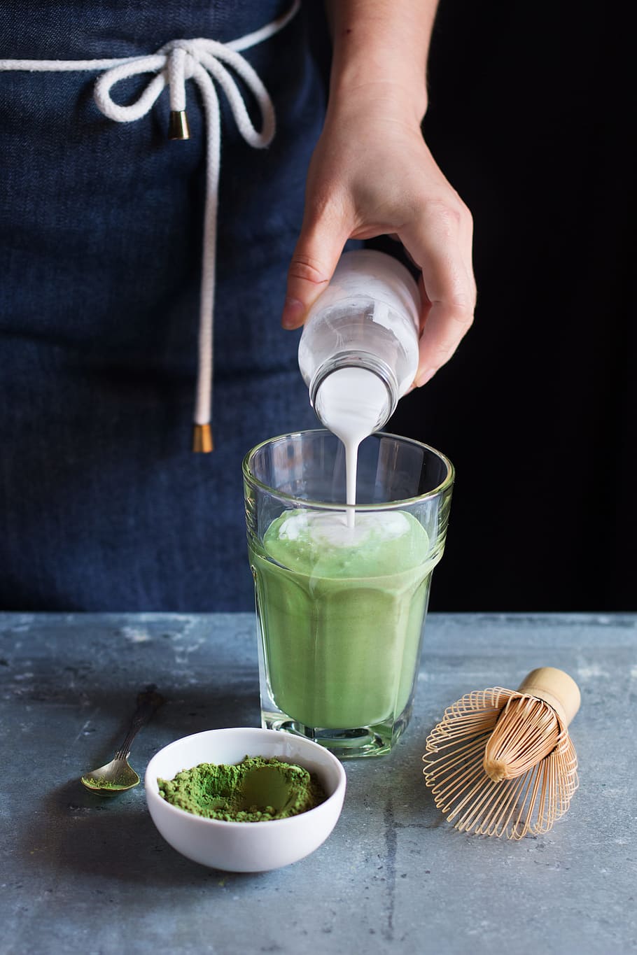 person, pouring, white, liquid, clear, drinking glass, filled, green, table, Matcha