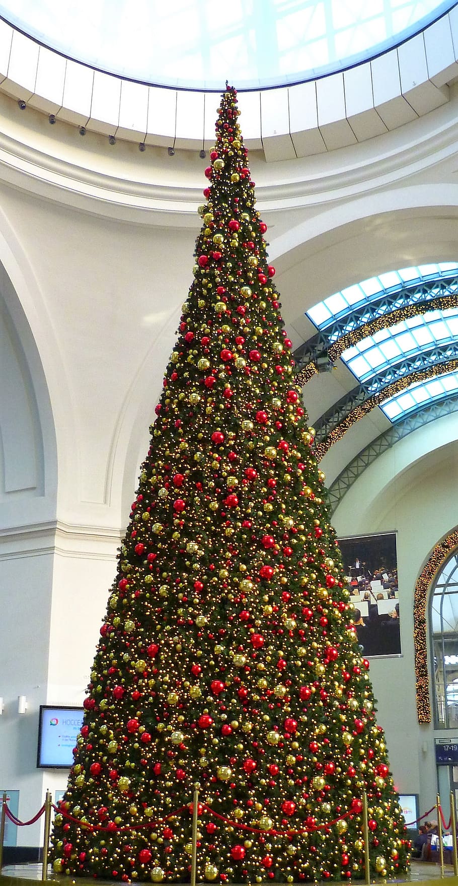 christmas tree, inside, building, christmas, weihnachtsbaumschmuck, glaskugeln, tree, festive, christmas decoration, christmas ornaments