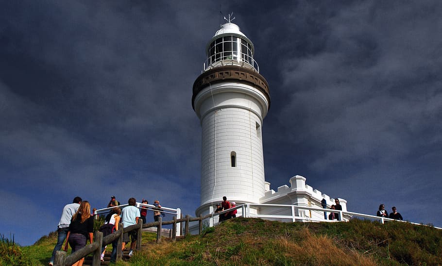 Byron Bay Lighthouse, Byron, Aust, faro blanco, cielo, arquitectura, estructura construida, nube - cielo, personas reales, exterior del edificio