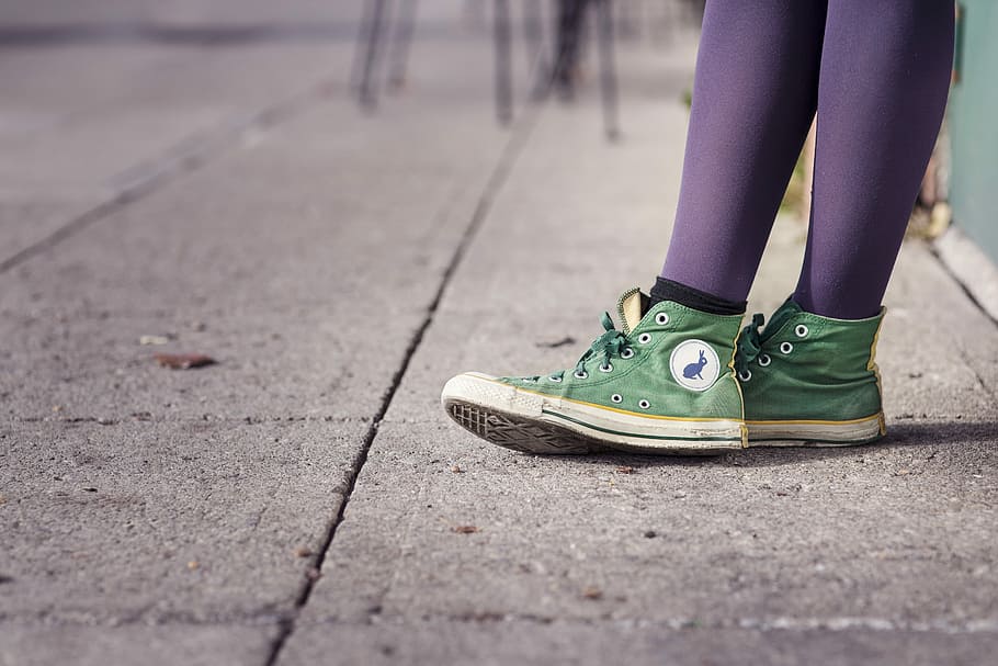 verde, tênis de cano alto, Converse, objetos, preguiçoso, pernas, sapatos, retro, vintage, usado