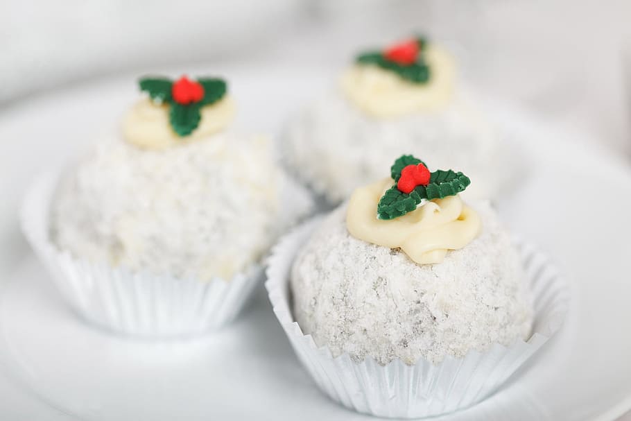three, cupcakes, coated, white, powder, cream toppings, selective, focus photography, cake, christmas