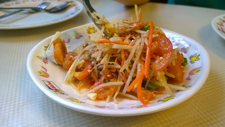 Ensalada de papaya verde, comida tailandesa, som tam, papaya, ensalada de papaya, comida y bebida, plato, comida, listo para comer, tazón