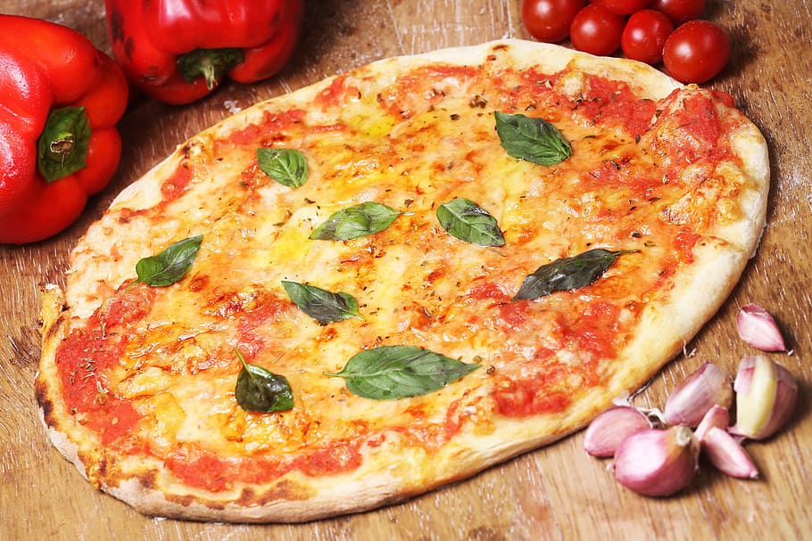 сырная пицца, рядом, болгарский перец, пицца, маргаритка, неаполитанская, еда и напитки, еда, овощной, помидор