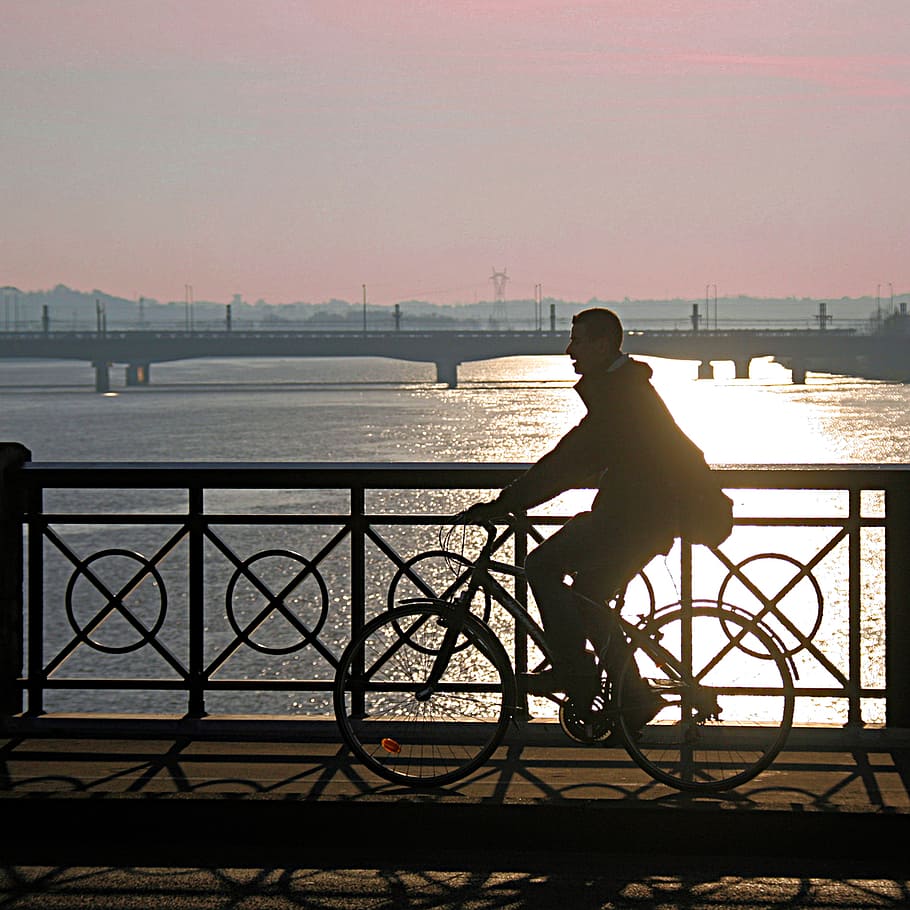 Bordeaux, Pierre, orang, naik, sepeda, air, siang hari, orang sungguhan, transportasi, satu orang
