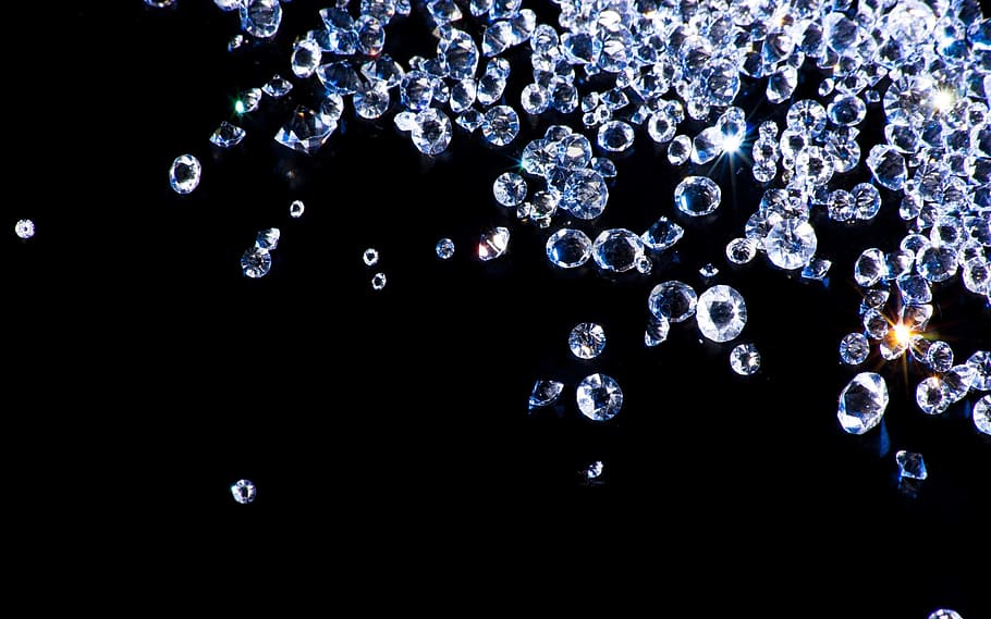 Ilustración de gotas de agua, diamantes, fondo negro, brillante, diamante - gema, lujo, riqueza, joyería, nadie, estudio de disparo