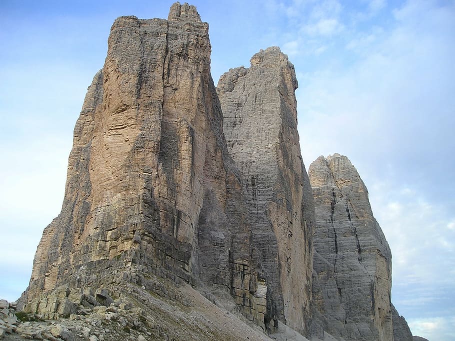 colina de piedra marrón, tres zinnen, pared norte, lado norte, italia, dolomitas, dolomitas sexten, lavaredo, montañas, empinada