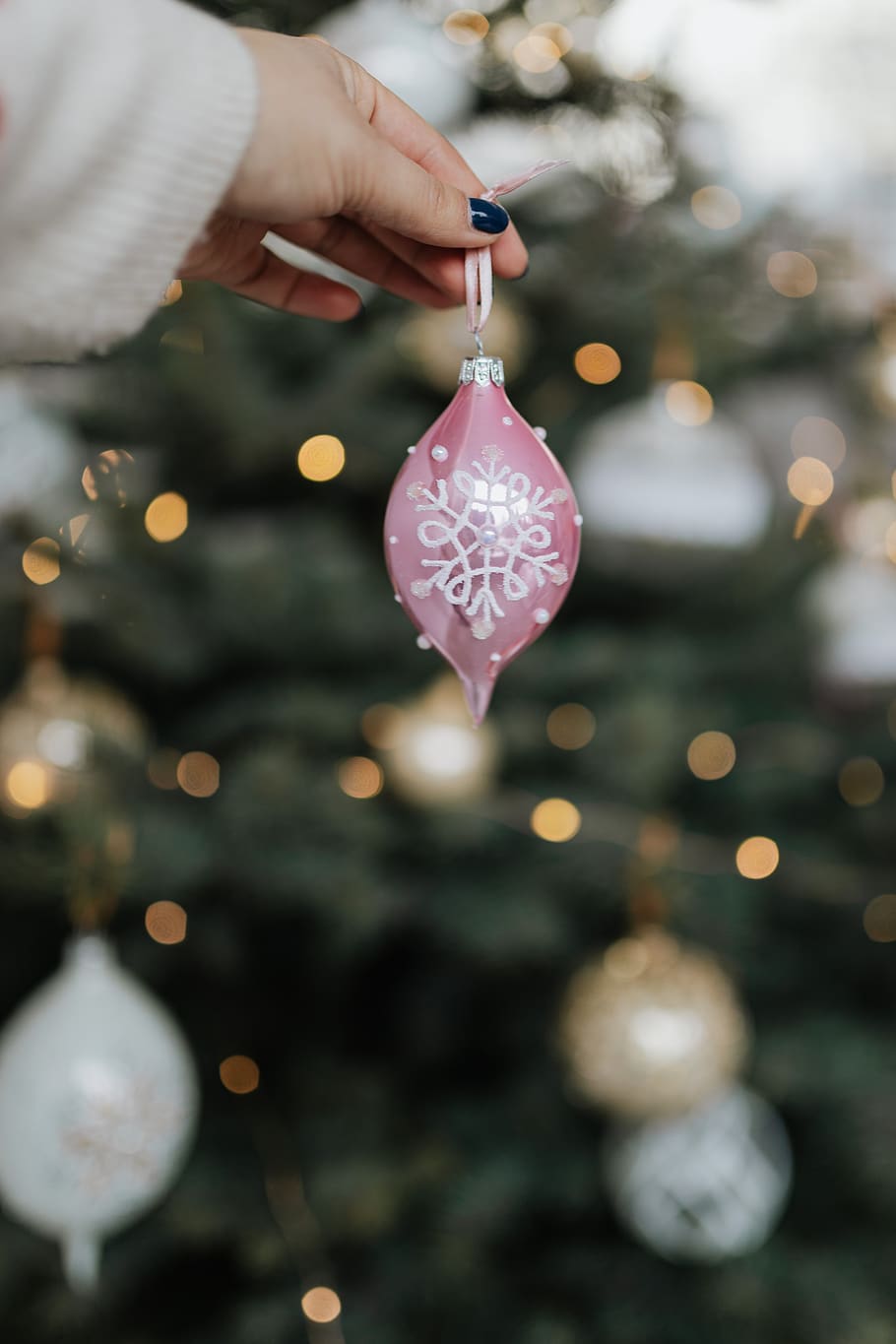 adornos, bolas de Navidad, navidad, decoración navideña, árbol de navidad, árbol de navidad borroso, decoraciones, celebracion, decoracion, decoracion de navidad
