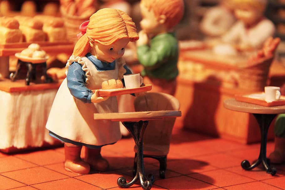 figur mini plastik cinderella, dangkal, fotografi fokus, lucu, menarik, kota, karya miniatur roti, toko roti, miniatur, roti