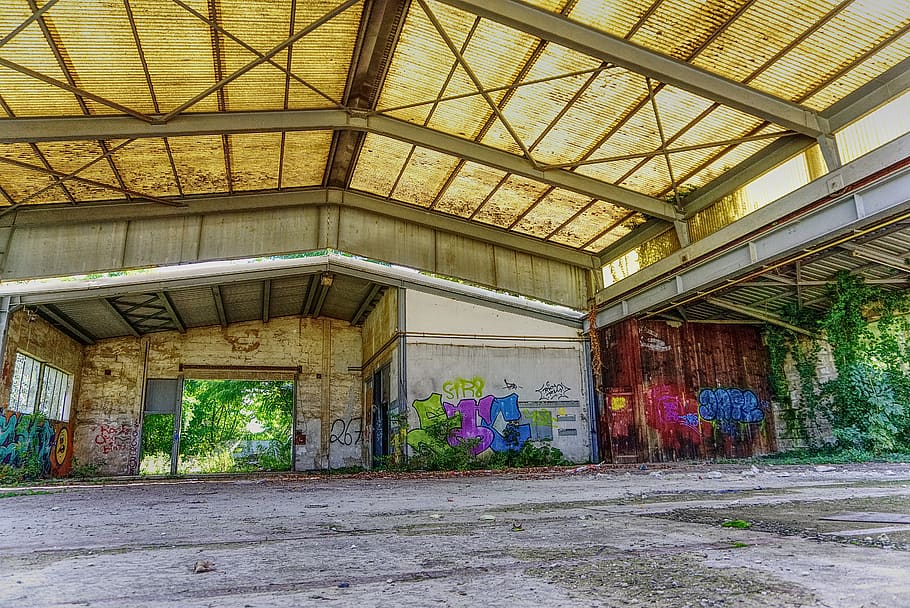 shipyard, hall, abandoned, lost place, dry dock, neglected, broken, ruin, grafitti, painting