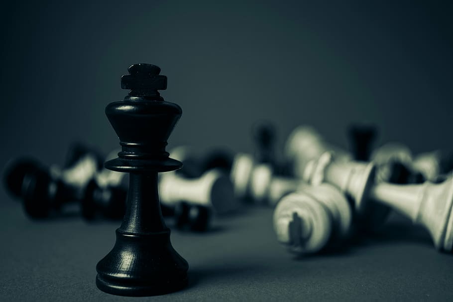 hitam, bidak catur raja, selektif, foto fokus, pertempuran, kabur, permainan papan, tantangan, sekakmat, catur