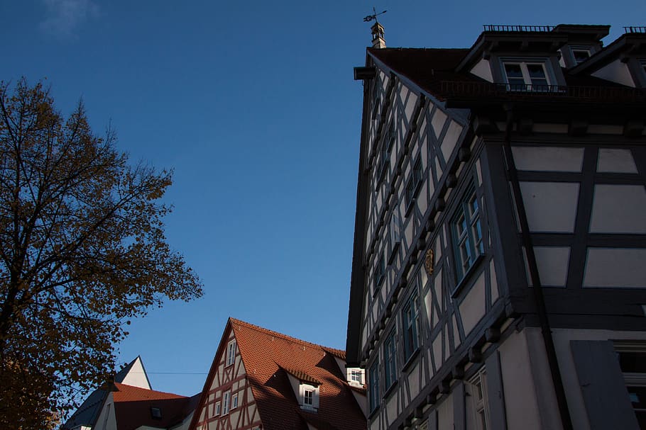 rumah, tua, atap pelana, langit, biru, tiang penopang, Fachwerkhaus, bangunan, pulih, terawat dengan baik