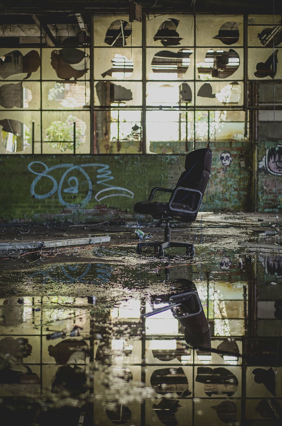 bege, preto, abstrato, pintura, cadeira, reflexão, agua, inundação, abandonado, construção
