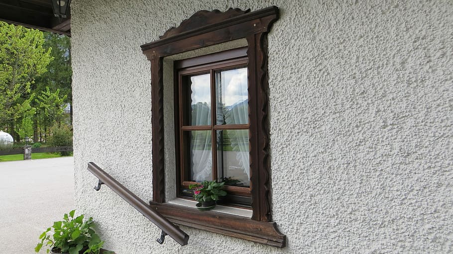 窓, 木, 花, 古い窓, 壁, ガラス, 伝統的な茶色, 建築, 構築された構造, 植物
