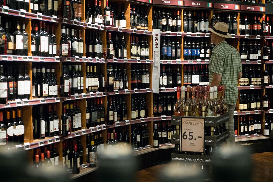 choosing, wine, wine store, Man, drink, store, shelf, indoors, alcohol, bottle